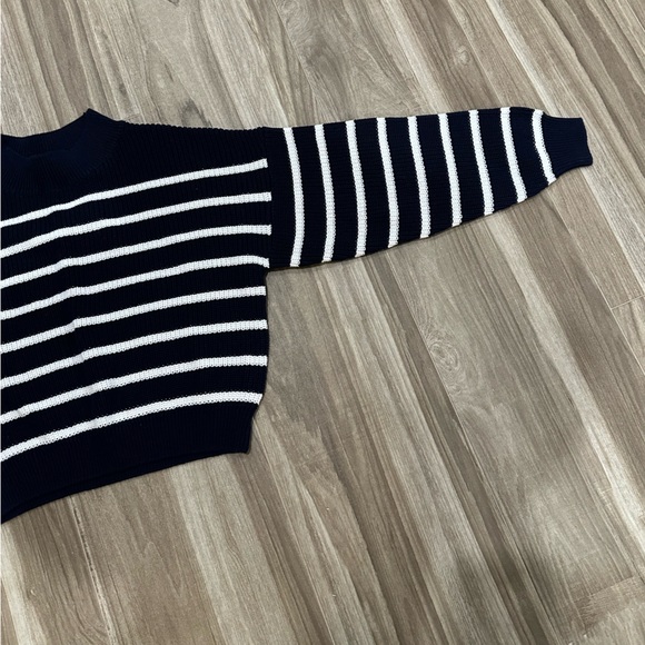 New with tags H&M cotton knit sweater. Dark blue. Size 12Y-14Y - Picture 7 of 11